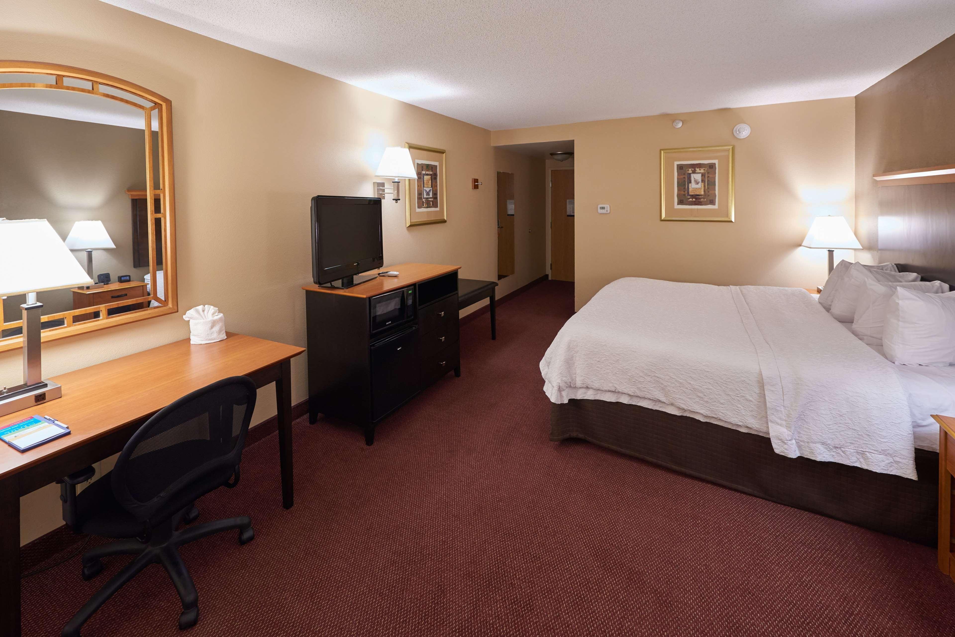 Hampton Inn Massillon Экстерьер фото