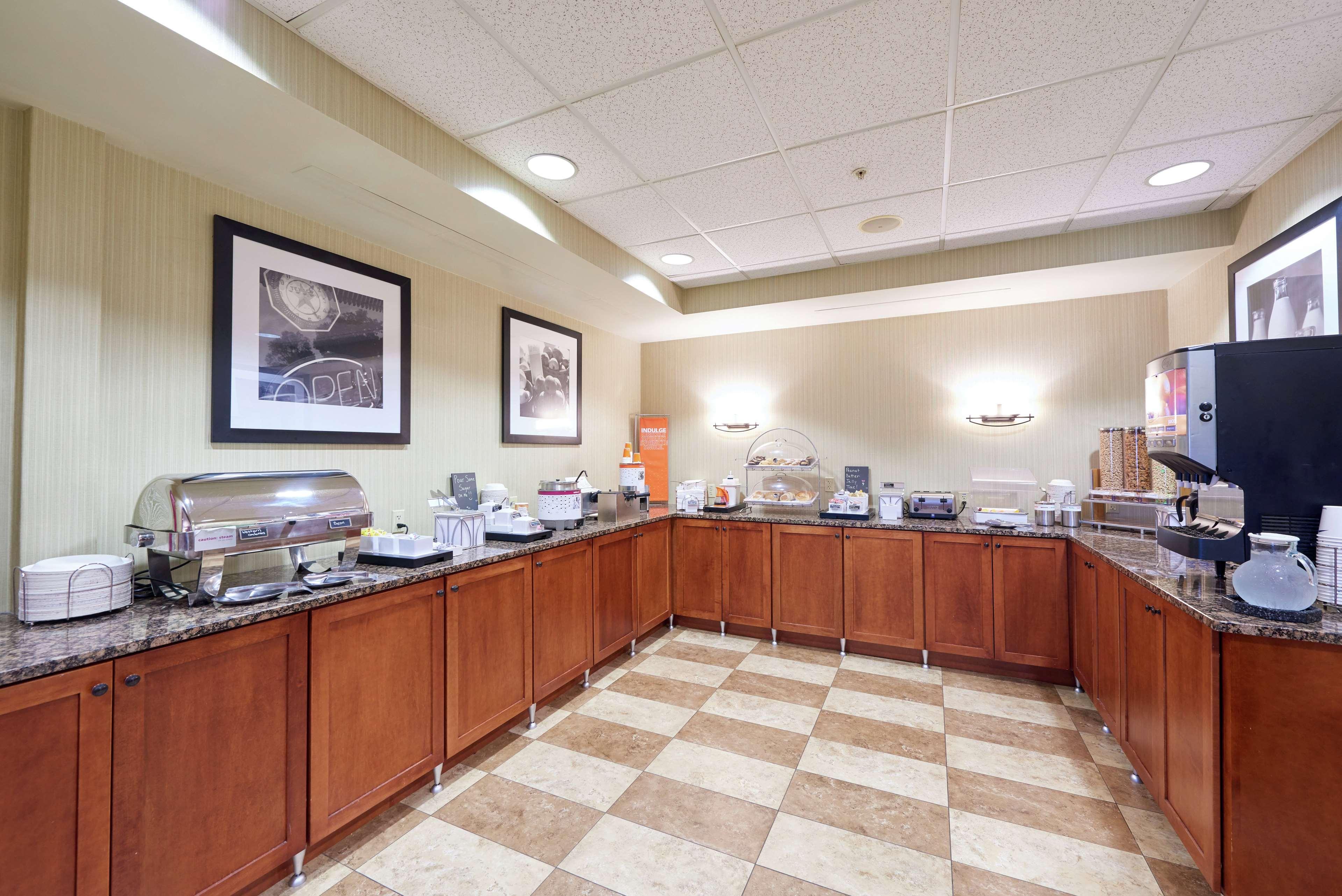 Hampton Inn Massillon Экстерьер фото