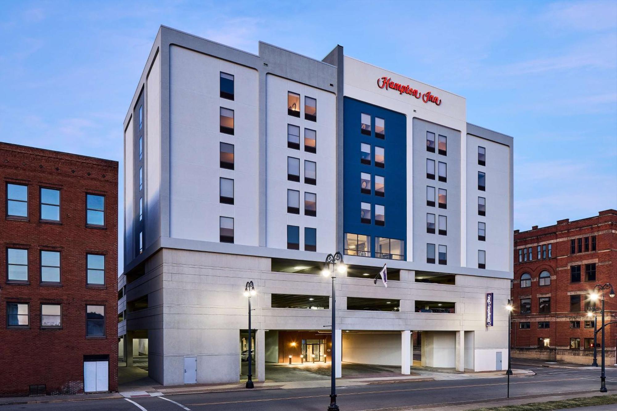 Hampton Inn Massillon Экстерьер фото